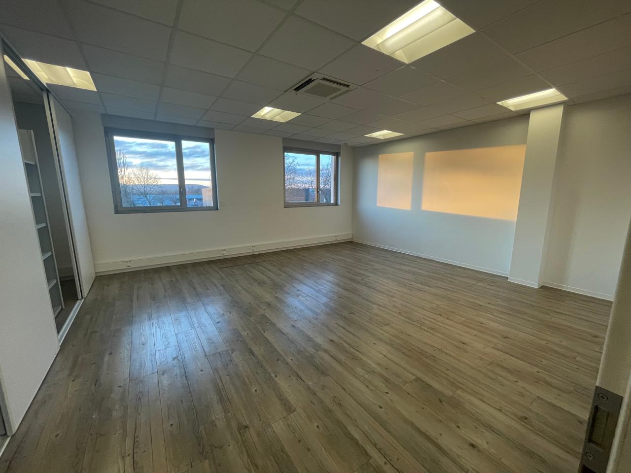 Bureau Ennery 530m² Location bureau Ennery Moselle OLBUR2427304 9